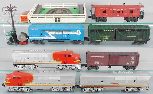 LIONEL SANTA FE TRAIN SET (1 of 3)