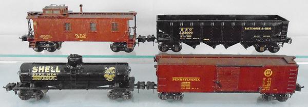 4 LIONEL FREIGHT CARS (1 of 2)