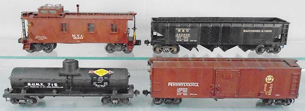 4 LIONEL SCALE FREIGHT CARS (1 of 2)