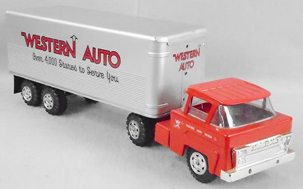 MARX 3639 WESTERN AUTO TRACTOR & TRAILER (1 of 3)