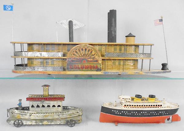 3 TOY BOATS (1 of 5)