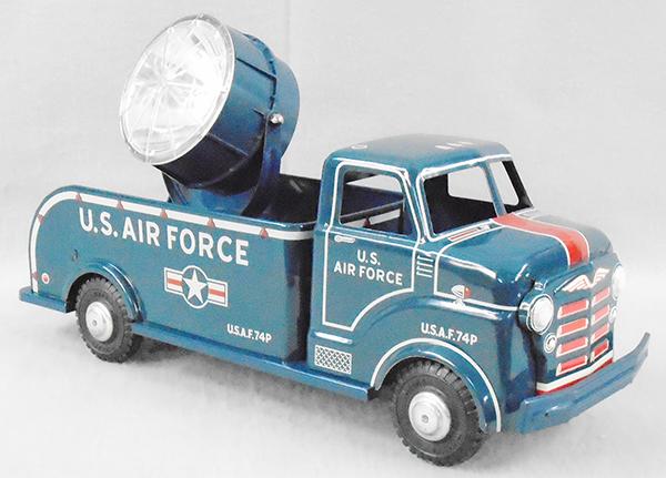 LUMAR AIR FORCE SEARCHLIGHT TRUCK (1 of 2)