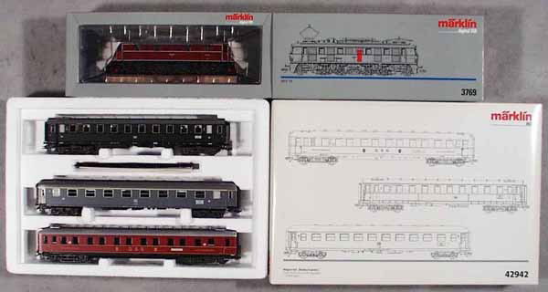 MARKLIN TRAIN SET: HO ga, 3769 electric loco, w/42942 Riviera Express car set, 1 car has 4 very small oxidation spots by door on 1 side, orig boxes & inserts, C8-9.