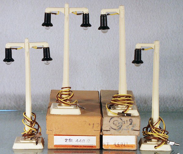 4 MARKLIN LAMP POSTS: HO ga, 2 #448/2, 2 #448/1, 2 orig boxes only, minor wear, C9.