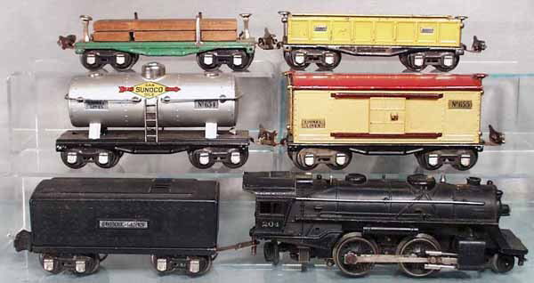 LIONEL TRAIN SET: O ga, 204 loco, 2689 tender, 655 box car, roof repainted, 654 Sunoco tank, 652 gondola, 651 log car, C4-5.