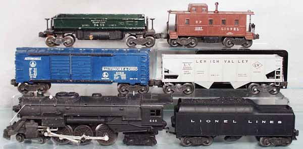 LIONEL TRAIN SET: O ga, 646 loco, 2046W tender, 6468 auto box car, 6456 hopper, 3459 auto dump, 2357 caboose, C5-6.