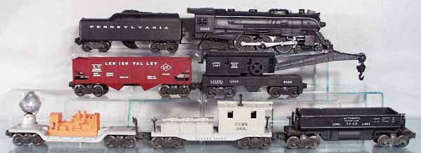 LIONEL TRAIN SET: O ga, 2046 loco, missing 1 jewel, 2046W-50 tender, 1 step chipped, 6456 hopper, 6460 crane, 3469 ore car, 3520 searchlight, 6419 work caboose, C5-6.