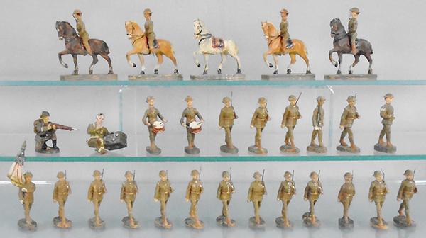 30 ELASTOLIN WW1 FIGURES (1 of 2)