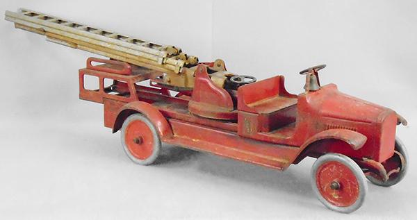 BUDDY L 205-B AERIAL FIRE TRUCK (1 of 3)