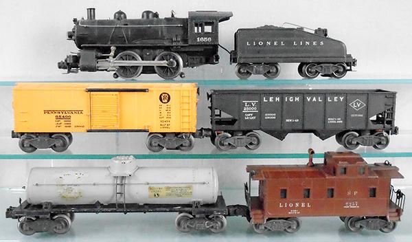 LIONEL TRAIN SET: O ga, 1656 switcher loco, 2203T tende, loose coupler, 2454 box car, flying shoe truck, chipped catwalk end, paint spots, 2456 hopper, orig box worn, 2855 Sunoco tank, decals worn, 2257 caboose, orig b