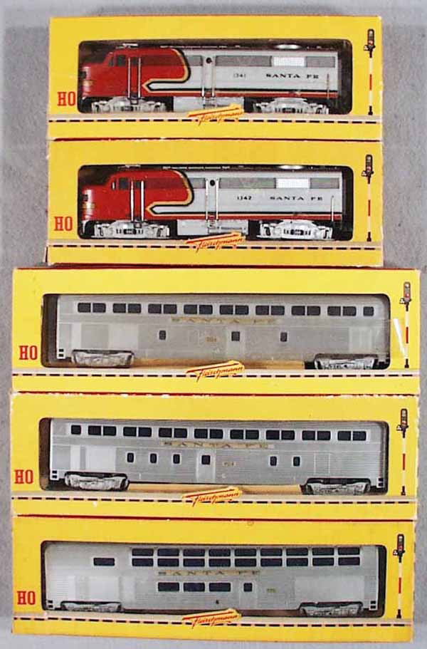 FLEISCHMANN SF TRAIN SET: HO ga, 1341 SC Alco power unit, 1342 SC Alco dummy, front skirts fit perfectly w/ 2 #1440 JC lighted coaches, 1441 JC lighted, orig boxes minor wear, 1 box incorrect to car, C7-9.