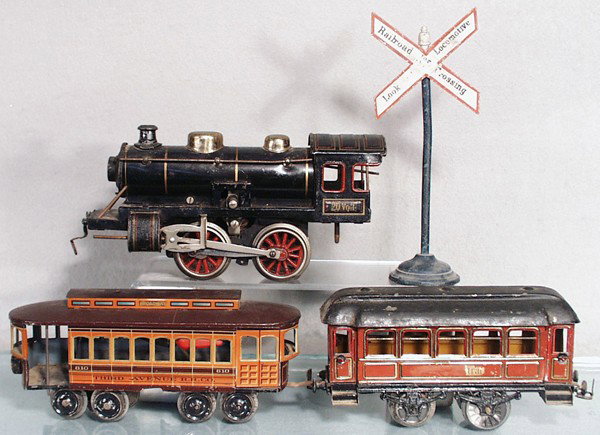 EUROPEAN TRAIN LOT: O ga, Krause electric loco, 1 buffer broken, Marklin crossing sign, lettering worn, Bing streetcar trailer, modified, Fandor coach, partially repainted, 1 wheel set replaced, C4-5.