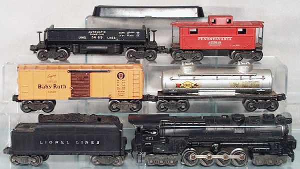 LIONEL TRAIN SET: O ga, 671 turbine loco, 2020W tender, 2465 Sunoco tank, decals chipped, 2454 box car, catwalk chipped on 1 end, 3469 auto dump w/bin, 2472 caboose, roof dented, C4-5.