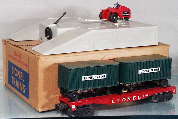 LIONEL 460 PIGGYBACK TRANSPORT SET: O ga, complete w/3460 flat w/2 trailers, orig box, C8-9.