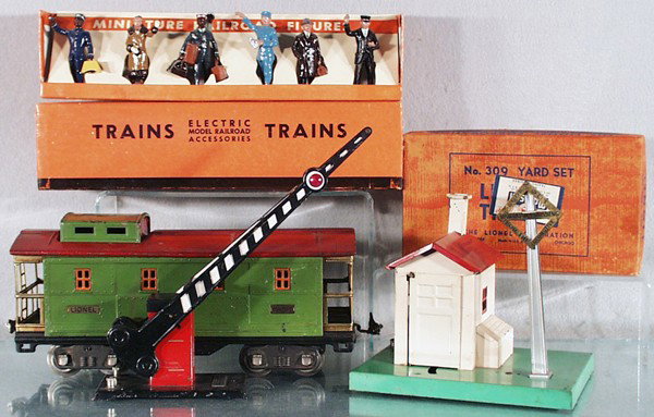 LIONEL ACCESSORIES: std ga, 77N crossing gate, 45 gateman, 517 caboose, 309 yard sign set, orig box, MTH 550 Miniature RR figure set, orig box, C5-8.