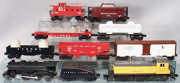 2 LIONEL TRAIN SETS: O ga, 242 loco, 1061T tender, 6142 gondola, 6476 hopper, 3662 milk car, both roof ends chipped, 6059 caboose, 613 UP loco, 6822 searchlight, 6463 rocket fuel tank, 6437 PRR caboose, C5-7.