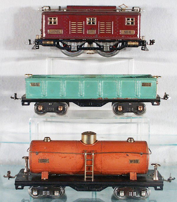 LIONEL TRAIN SET: std ga, 8 loco, maroon, rewheeled, paint alligatored on doors, 512 gondola, some oxidation on car bottom, 515 tank, C4-5.