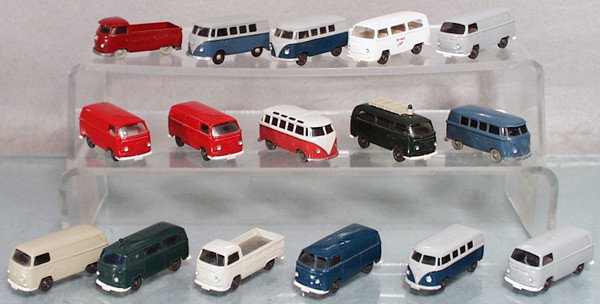 16 WIKING VOLKSWAGEN BUSES: plastic, 6 T1 buses, 10 bay-window buses, C6-8.