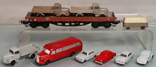 MARKLIN 1950'S VEHICLES: 4515 flat car w/2 #860/7 trucks, 860/5M VW T2, 860/7 MB truck, 3 #860/4 Ford Taunuses, 860/3 VW Beetle, 860/8 MB Bus, repainted, C5-7.