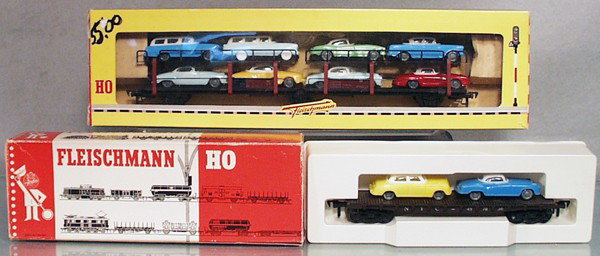 2 FLEISCHMANN HAMMER FLAT CARS: HO ga, 1472 flat w/8 Hammer plastic cars, 5700 flat w/2 Hammer plastic cars, orig boxes minor wear, C8-9.