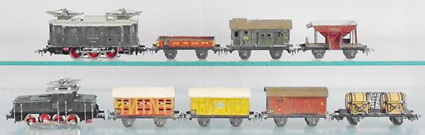 2 MARKLIN TRAIN SETS: HO ga, RSM 800 loco, 364 gondola, 390 box car, 367 die cast hopper, CE800 loco, silver paint on roof chipped, 386 stock car, 382 banana van, 381 box car, 308 wine transport, C5-6.