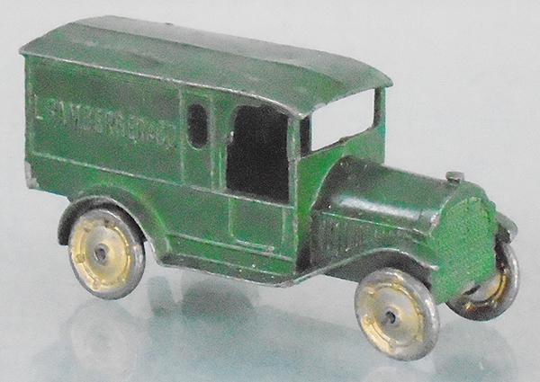 TOOTSIETOY 4630 L. BAMBERGER & CO STORE VAN: green, scratch on roof, C7.