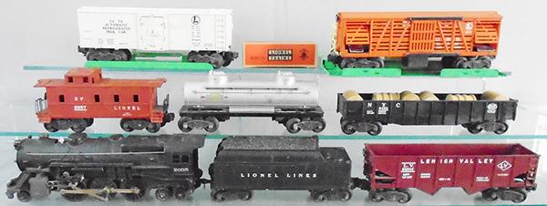 LIONEL TRAIN SET (1 of 3)