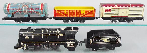 MARX GAMAGES ENGLISH FREIGHT SET (1 of 3)