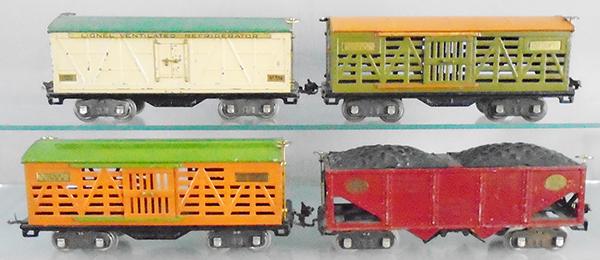 4 LIONEL FREIGHT CARS (1 of 2)