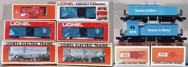 LIONEL B&M TRAIN SET: O ga, 18918 B&M NW-2 switcher w/18929 calf unit, w/cars 3 #9768, 2 #16911, 19733, orig boxes & inserts, C8-9.