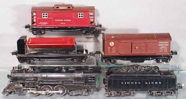 LIONEL TRAIN SET: O ga, 226E loco, 2226WX tender, rubberstamped, 3859 dump car, 3814 merchandise car, missing 1 brakewheel, 2817 caboose, C5-6.