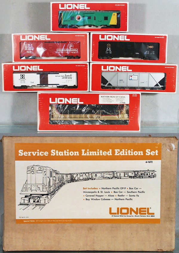 LIONEL 1672 SERVICE STATION SET: O ga, 8666 NP GP9, 9267 hopper, 9869 reefer, 9776 box car, 975 box car, 9177 caboose, orig boxes & inserts, w/orig set box, C8-9.