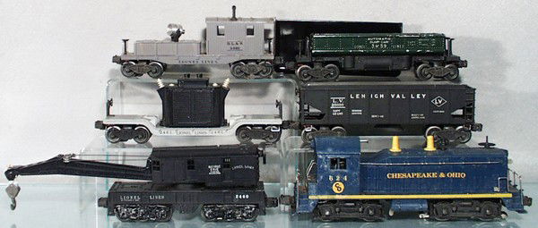 LIONEL TRAIN SET: O ga, 624 C&O switcher, 2460 crane, 6456 hopper, 2461 transformer car, 2 insulators broken, 3459 dump w/bin, 2420 work caboose, 3 orig boxes only, boxes worn, C5-6.