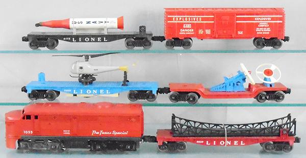 LIONEL TRAIN SET (1 of 2)