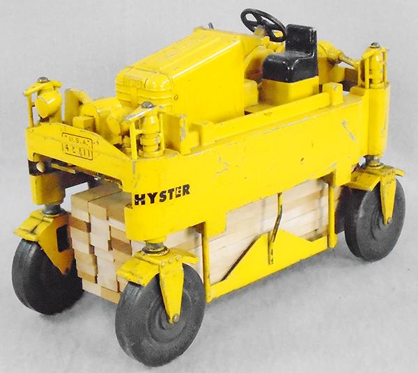 DRUGE 51 HYSTER STRADDLE TRUCK (1 of 2)