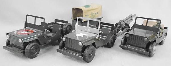 3 MARX LUMAR JEEPS: painted pressed steel, Jeep, w/added Marine sticker, 11 in, Trailer w/Marine Corp canvas top, 11 in, Jeep, 11 in, Trailer Gun, plastic, 12 in, Jeep, plastic interior, 11 in, C6-8.
