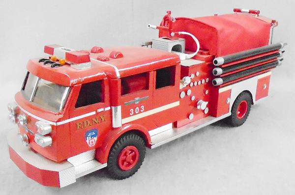 1980 AMERICA LA FRANCE NYC FIRE ENGINE (1 of 2)