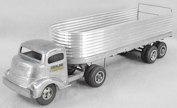 SMITH MILLER 411E GMC SILVER STREAK (1 of 2)