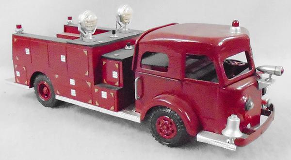 1948 AMERICA LA FRANCE SEARCHLIGHT TRUCK (1 of 2)