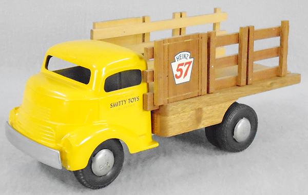 SMITH MILLER 107G CHEVY GROCERY TRUCK: die cast & wood, 14 in long, ca 1947, professionally restored, C9.