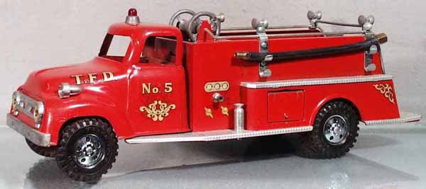 TONKA 950 SUBURBAN PUMPER: painted pressed steel, 17" long, C5.