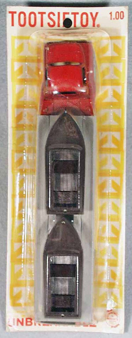 TOOTSIETOY BOAT TRANSPORT: Int'l Truck w/plastic boat Transport & 3 Boats, sealed on orig card, C10.
