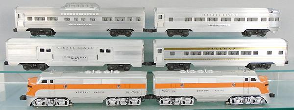 LIONEL TRAIN SET (1 of 2)