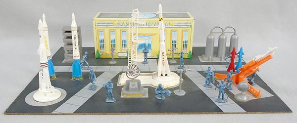 MARX CAPE CANAVERAL STORE DISPLAY DIORAMA (1 of 2)