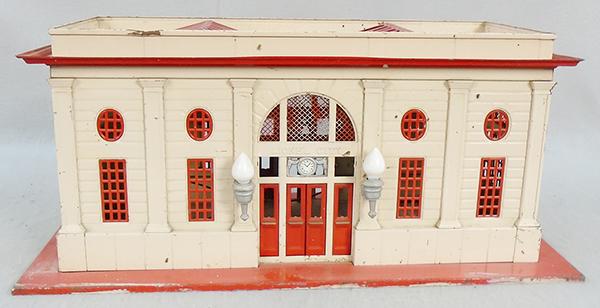 LIONEL 116 STATION (1 of 2)