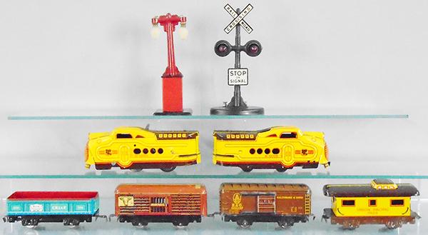 MARX UNION PACIFIC TRAIN SET: O ga, litho tin, M10005 AA loco set w/dog bone, windup working, 552 RI gondola, 59 UP stock, 384299 B&O box car, 3824 UP caboose, 408 street lamp, 423 crossing signal, C6-7.