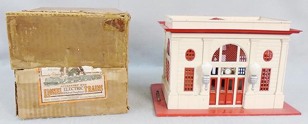 LIONEL 115 TRAIN STATION (1 of 2)