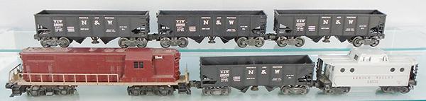 LIONEL TRAIN SET (1 of 2)