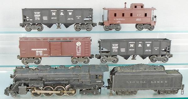 LIONEL TRAIN SET (1 of 2)