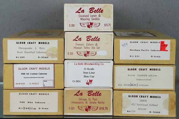 10 GLOOR CRAFT & LA BELLE KITS: O ga, Gloor Craft 559 caboose, 5104 caboose, 5100 caboose, 521 caboose, 554 M-O-W flanger, 401 box car, La Belle 300 gondola, 305 box car, 301 box car, 303 reefer, kits appear complete, orig boxes min